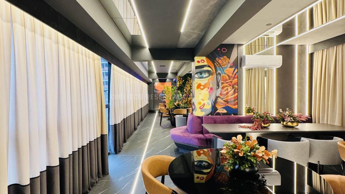 Apartamento com 4 suítes no Shanghai Tower na Meia Praia em Itapema