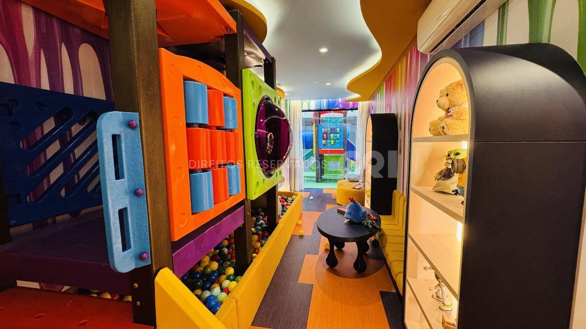 Apartamento 203m² com 4 Suítes no Edifício Shanghai Tower na Meia Praia Itapema