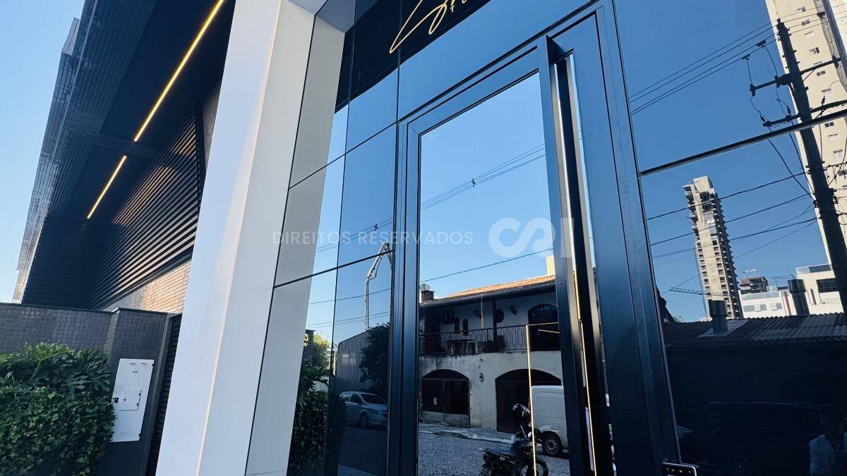 Apartamento 203m² com 4 Suítes no Edifício Shanghai Tower na Meia Praia Itapema
