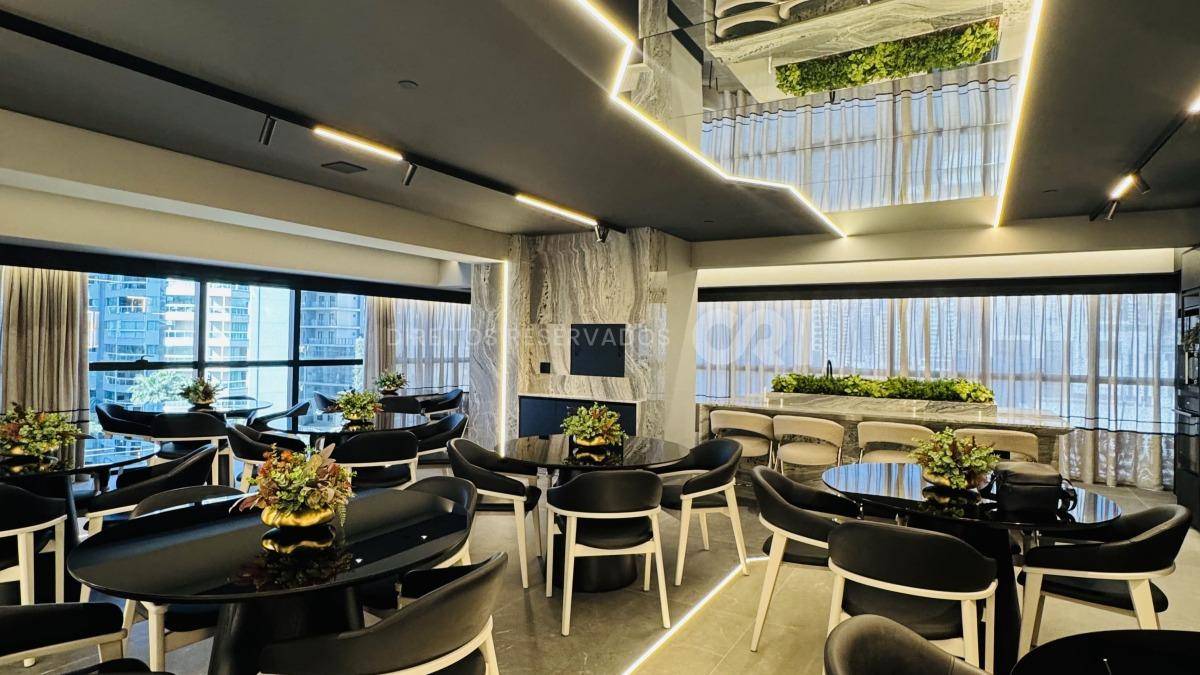 Apartamento 203m² com 4 Suítes no Edifício Shanghai Tower na Meia Praia Itapema