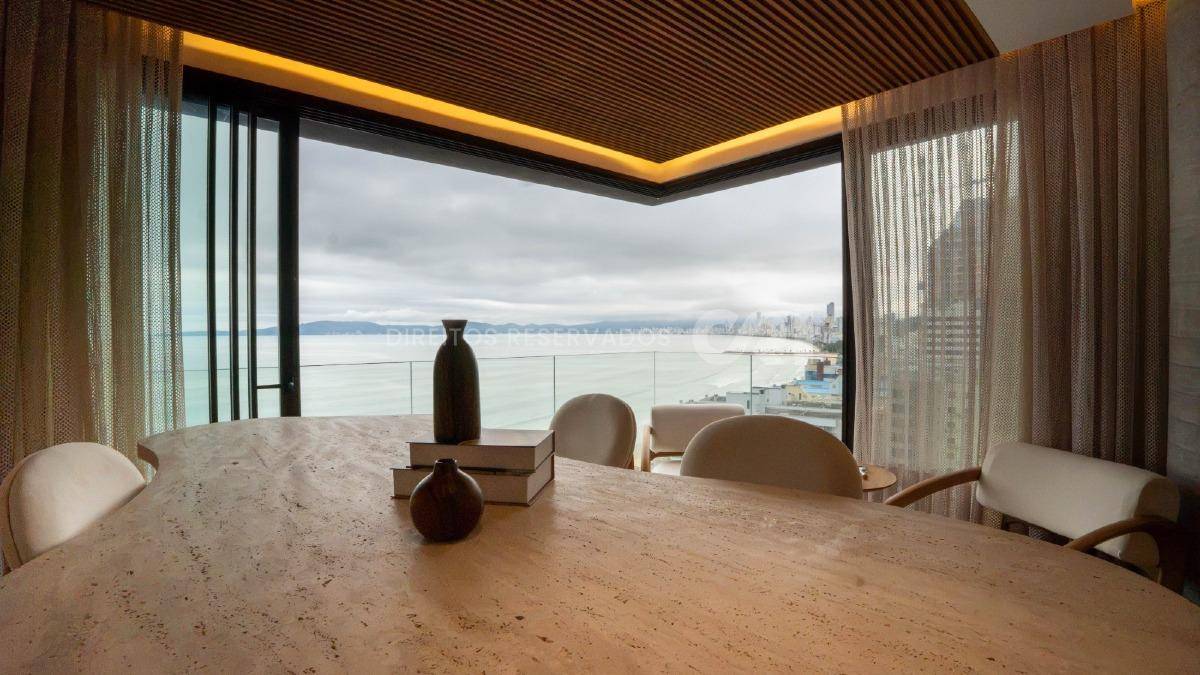 Apartamento com 4 Suítes no Mayfair, Centro de Itapema