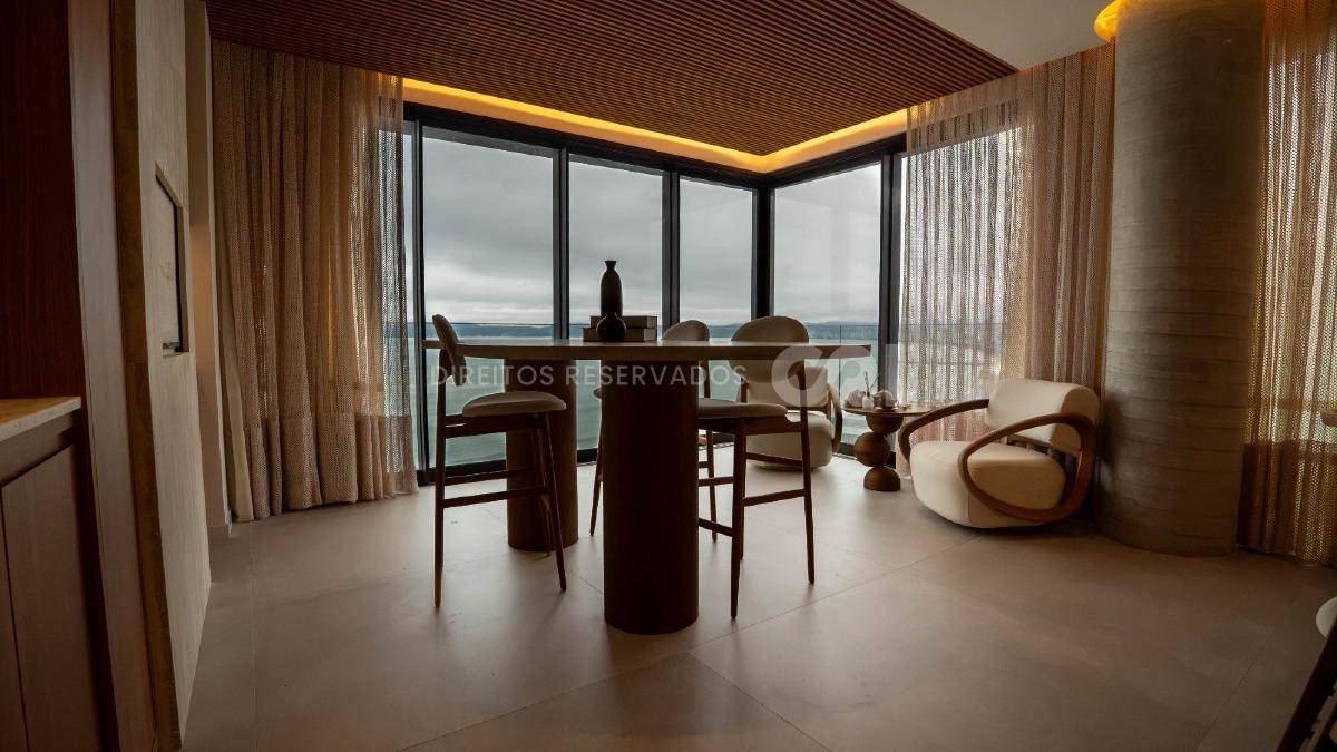 Apartamento com 4 Suítes no Mayfair, Centro de Itapema