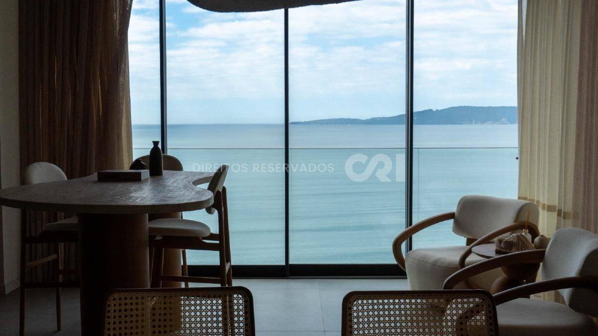 Apartamento com 4 Suítes no Mayfair, Centro de Itapema