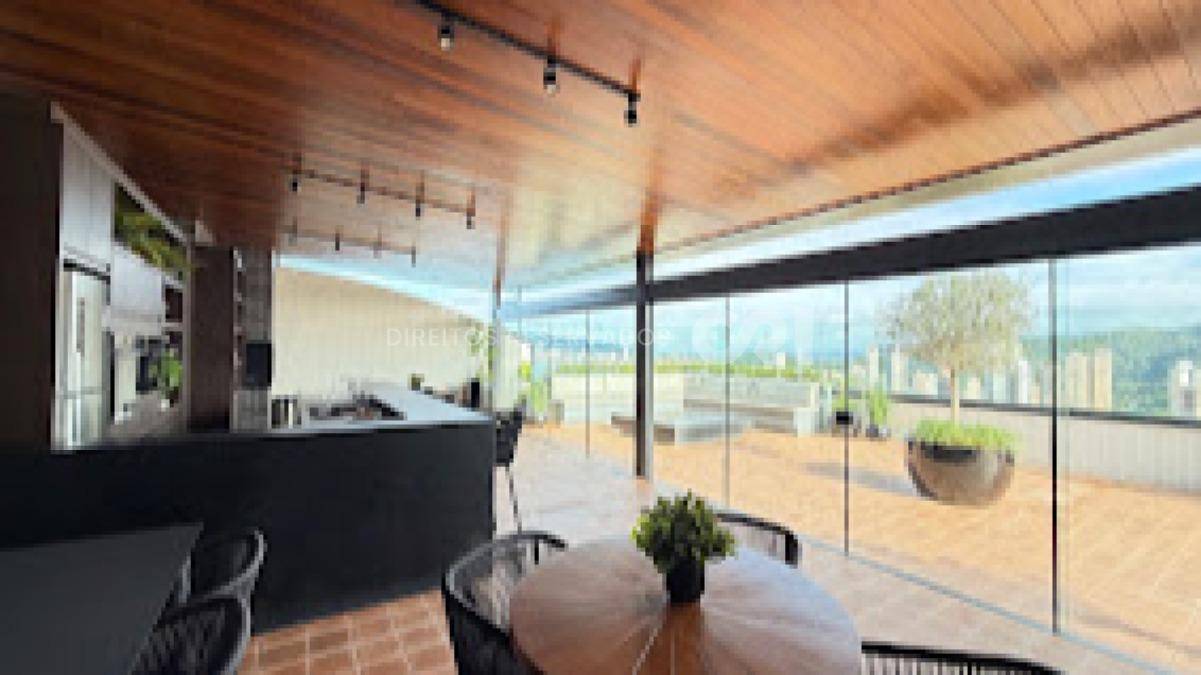 Apartamento com 4 suítes e 180m² no Edifício Number One no Centro em Itapema