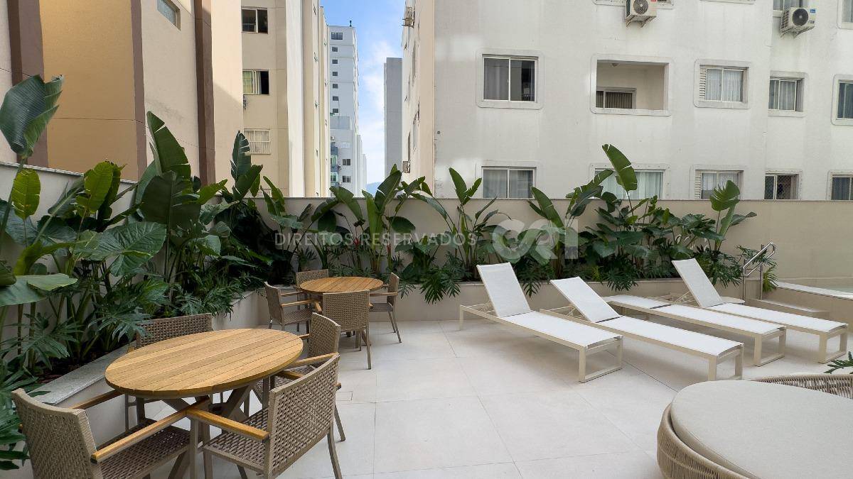 Apartamento com 3 suítes e 2 vagas no Edifício DOM no Centro em Balneário Camboriú