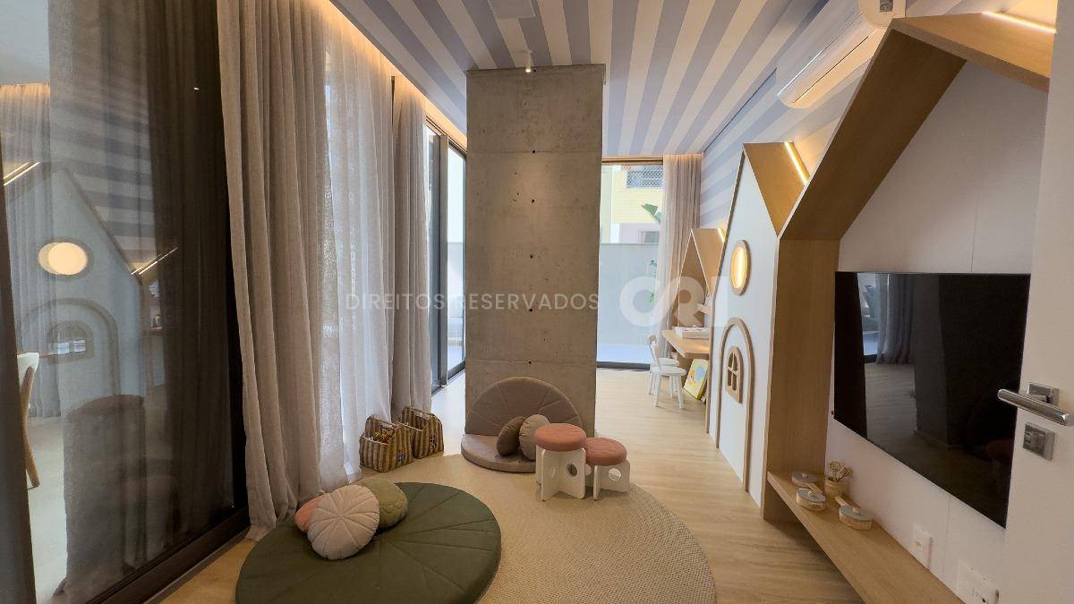 Apartamento com 3 suítes e 2 vagas no Edifício DOM no Centro em Balneário Camboriú