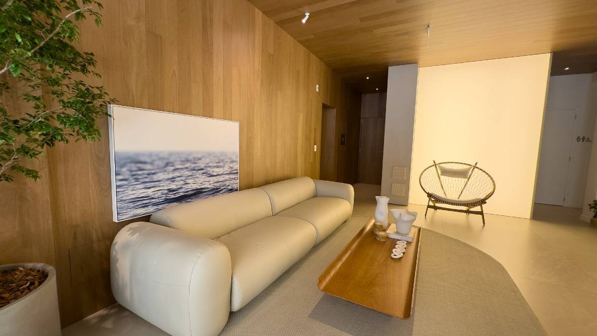 Apartamento com 3 suítes e 2 vagas no Edifício DOM no Centro em Balneário Camboriú