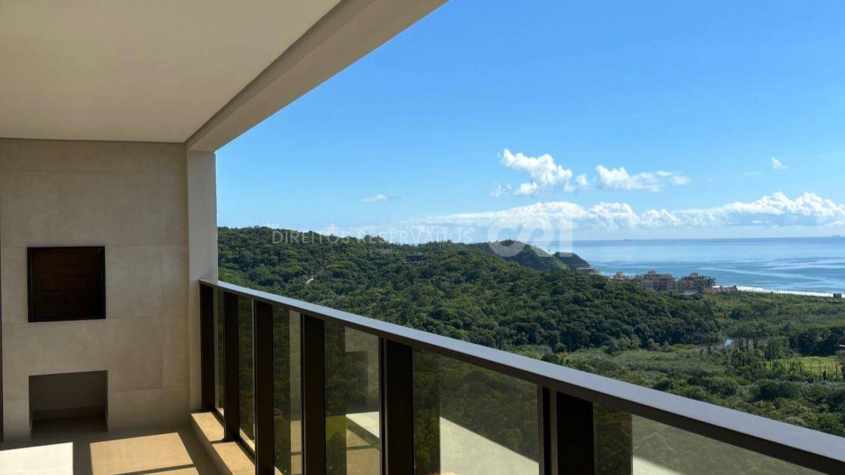 Apartamento com 3 Suítes no Torres da Brava Brisa na Praia Brava em Itajaí