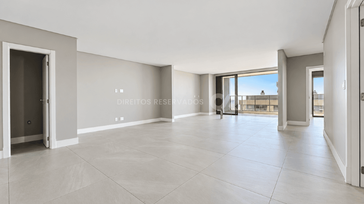 Apartamento com 3 Suítes no Ocean Wind na Praia Brava em Itajaí