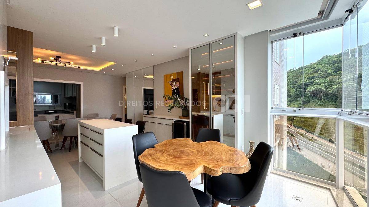 Apartamento com 4 Suítes no Italian no Pioneiros em Balneário Camboriú