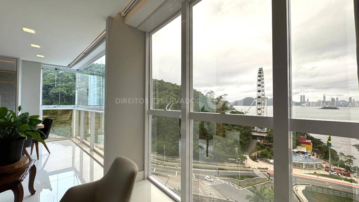 Apartamento com 4 Suítes no Italian no Pioneiros em Balneário Camboriú