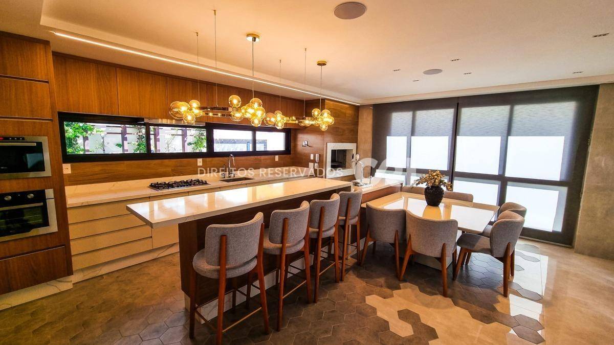 Apartamento com 4 dormitórios sendo 2 suítes no Tesla Residencial no Centro de Balneário Camboriú