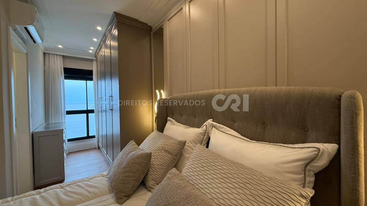 Apartamento frente mar com 4 Suítes no Jardim Europa, Perequê, Porto Belo
