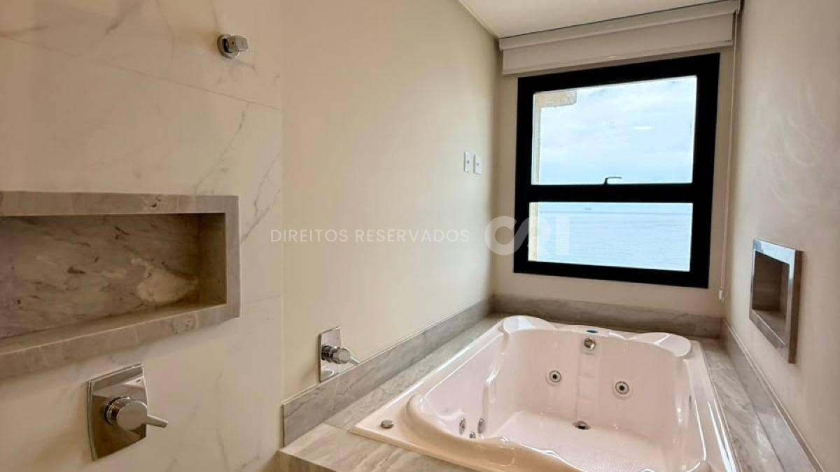 Apartamento frente mar com 4 Suítes no Jardim Europa, Perequê, Porto Belo