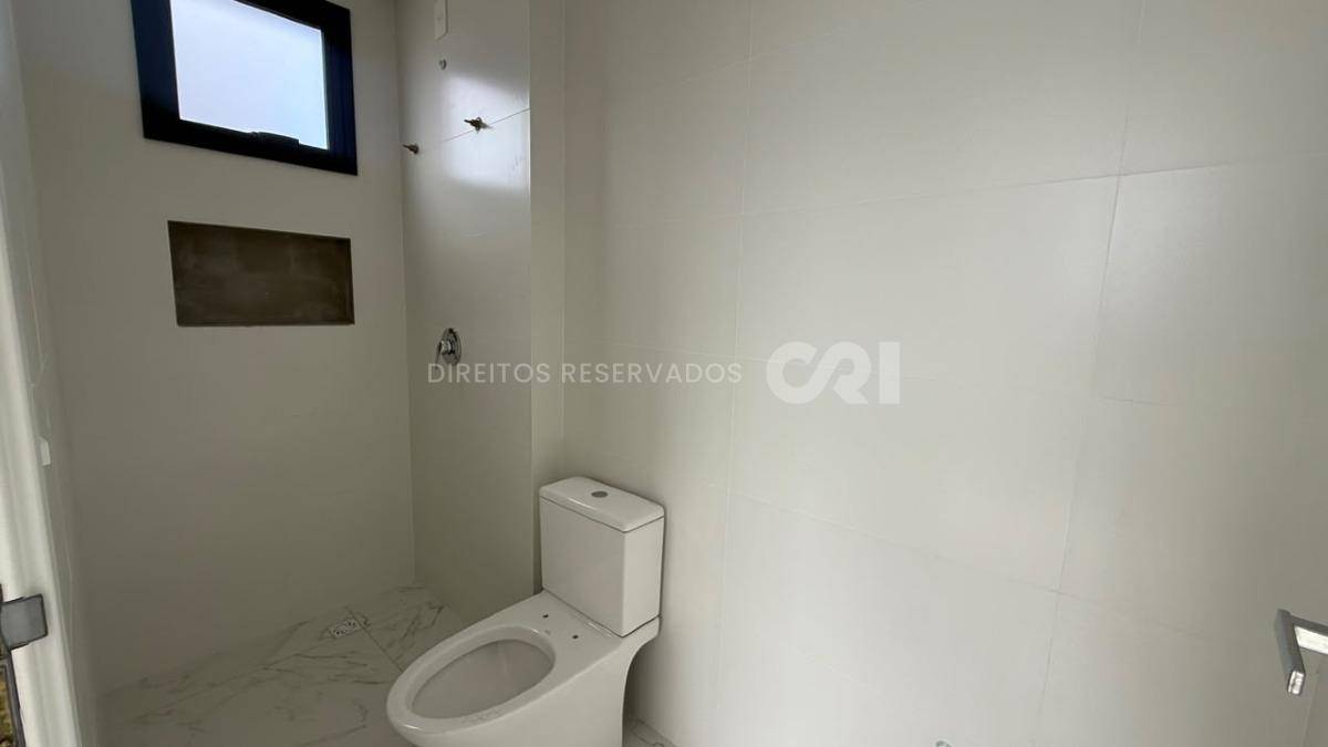 Apartamento no Edifício Beach Tower com 2 suítes em Balneário Perequê, Porto Belo