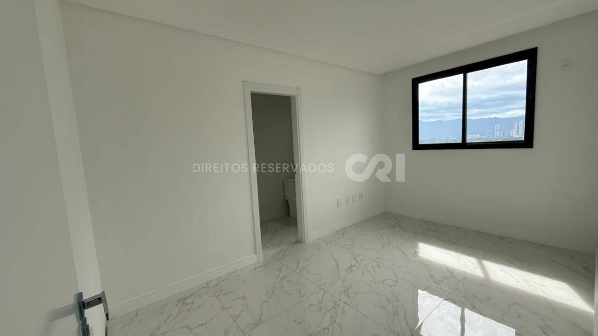 Apartamento no Edifício Beach Tower com 2 suítes em Balneário Perequê, Porto Belo