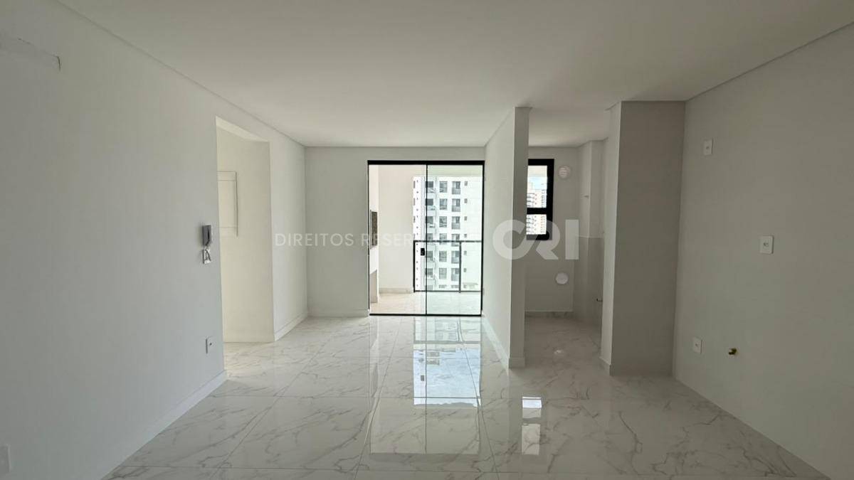 Apartamento no Edifício Beach Tower com 2 suítes em Balneário Perequê, Porto Belo