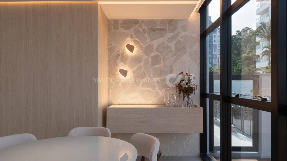 Apartamento Duplex com 3 Dormitórios no Brava Select na Praia Brava em Itajaí