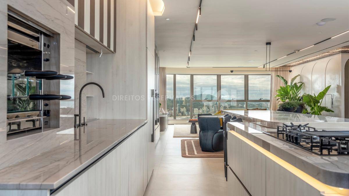 Apartamento com 4 Suítes no Yachthouse na Barra Sul em Balneário Camboriú