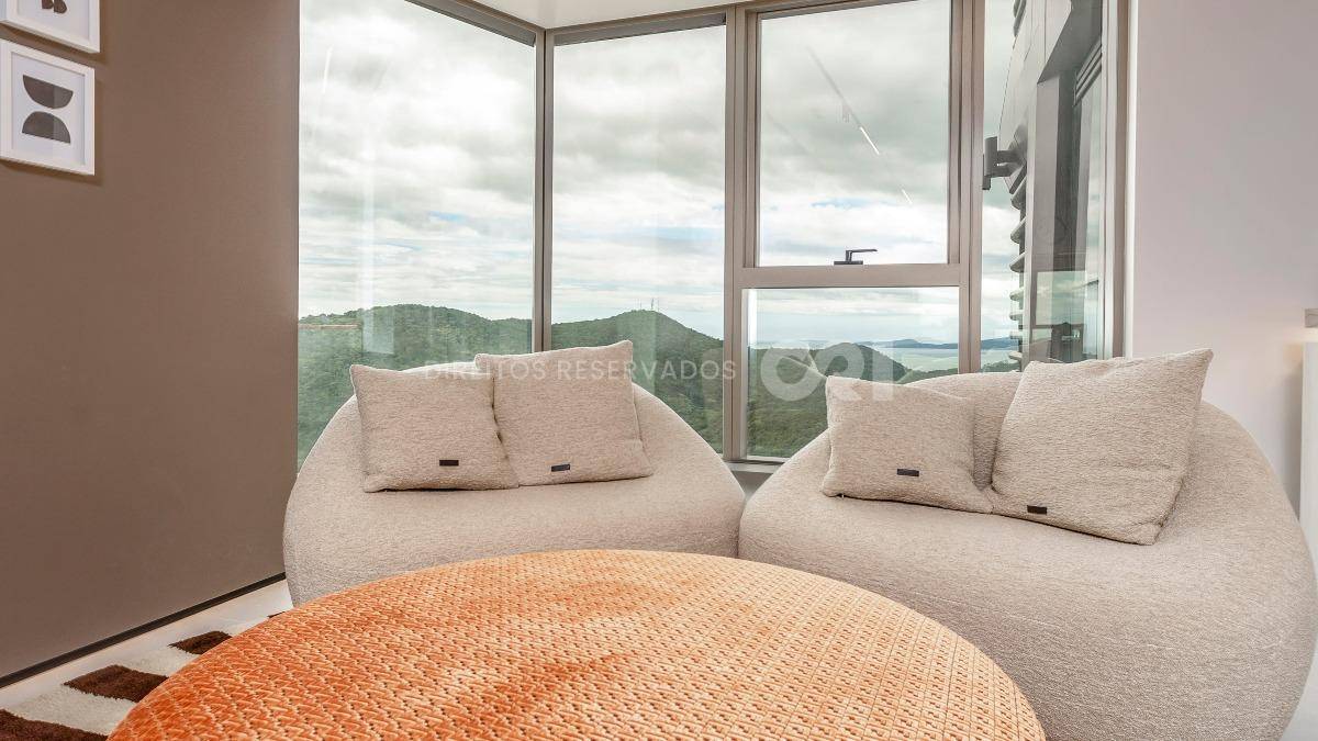 Apartamento com 4 Suítes no Yachthouse na Barra Sul em Balneário Camboriú