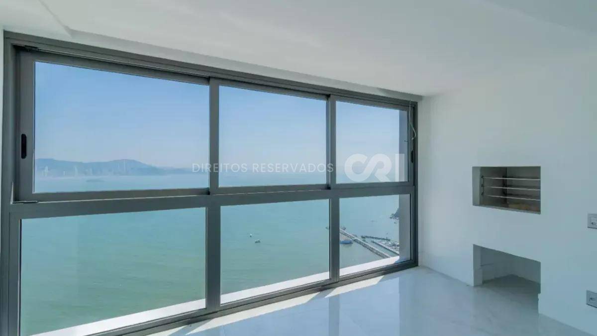 Apartamento com 4 Suítes no Edifício Pharos Frente Mar em Balneário Camboriú