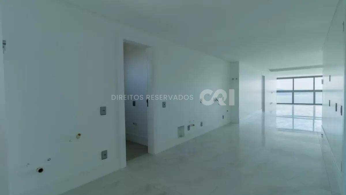 Apartamento com 4 Suítes no Edifício Pharos Frente Mar em Balneário Camboriú
