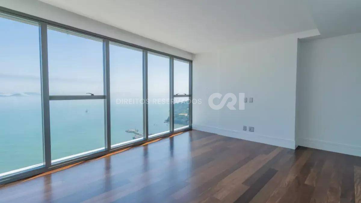 Apartamento com 4 Suítes no Edifício Pharos Frente Mar em Balneário Camboriú