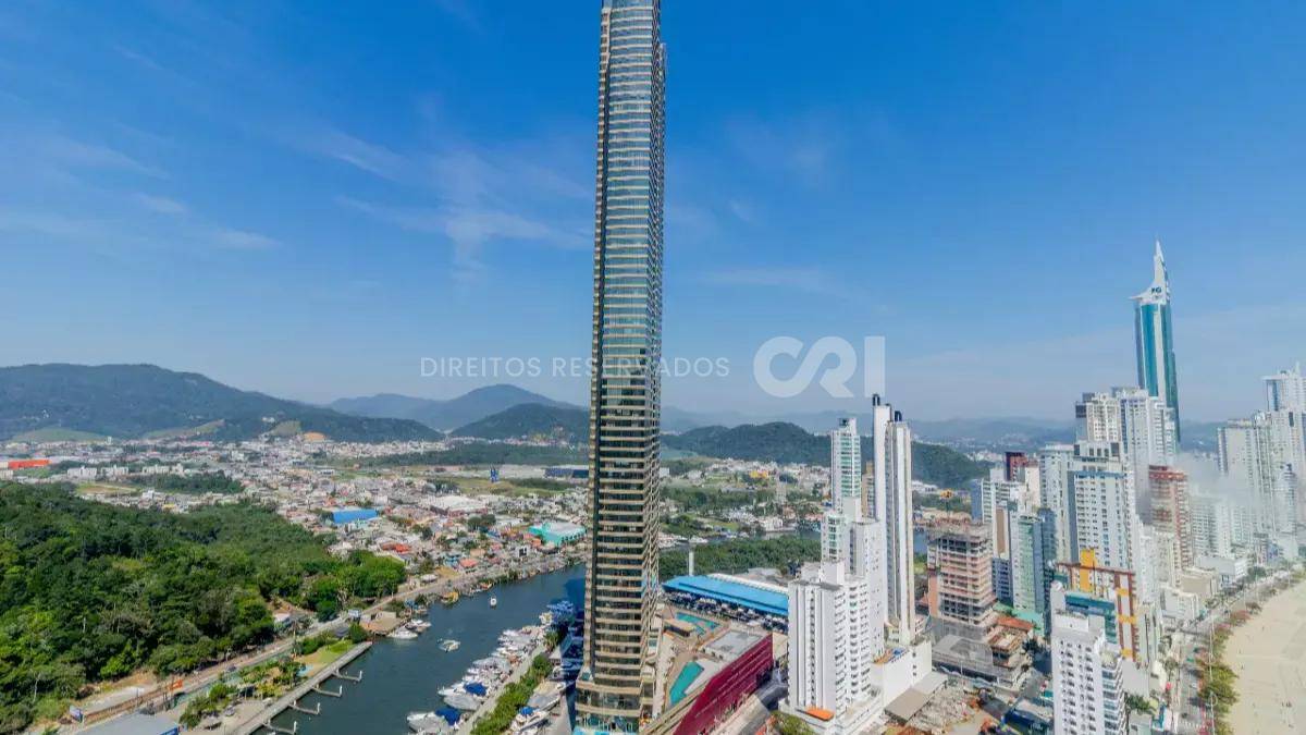 Apartamento com 4 Suítes no Edifício Pharos Frente Mar em Balneário Camboriú