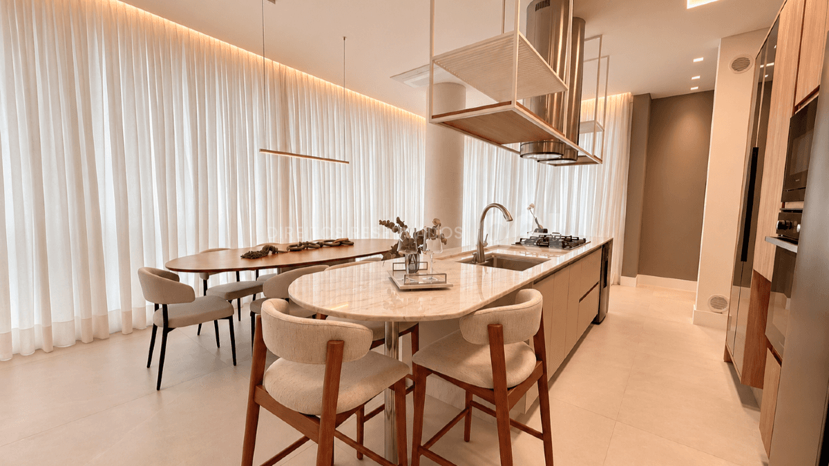 Apartamento Mobiliado com 3 Suítes no Brava Aikon na Praia Brava em Itajaí