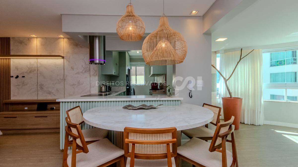 Apartamento com 2 Dormitórios no Edifício Le Blanc, Pioneiros, Balneário Camboriú