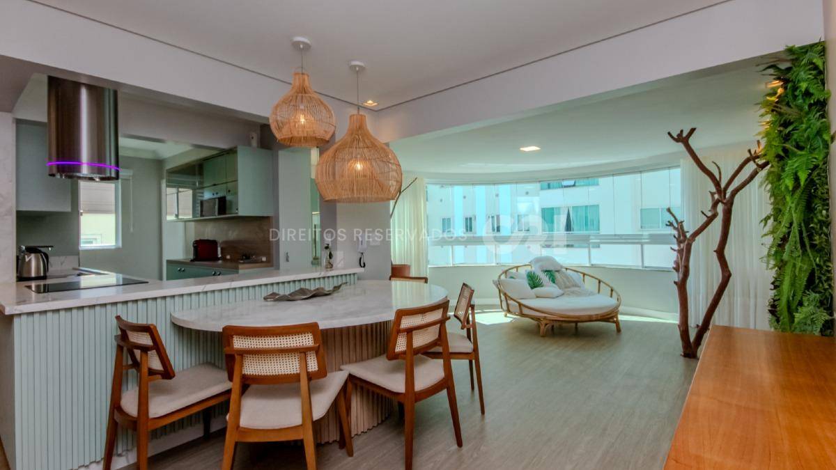 Apartamento com 2 Dormitórios no Edifício Le Blanc, Pioneiros, Balneário Camboriú