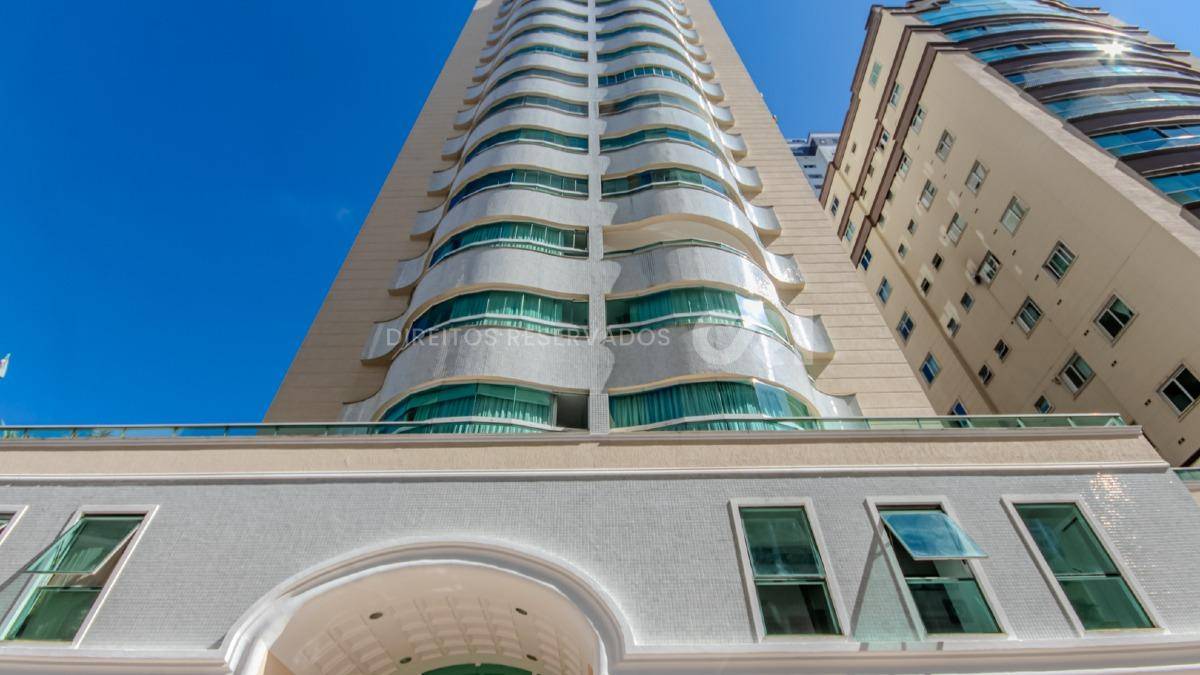 Apartamento com 2 Dormitórios no Edifício Le Blanc, Pioneiros, Balneário Camboriú
