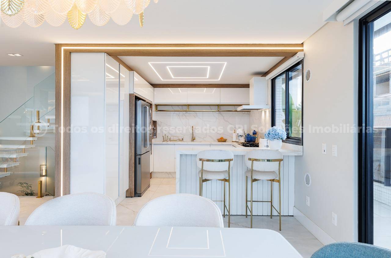 Foto do imóvel Cobertura no Edifício Brava Palace em Itajaí – 4 suítes, piscina privativa e vista para o mar