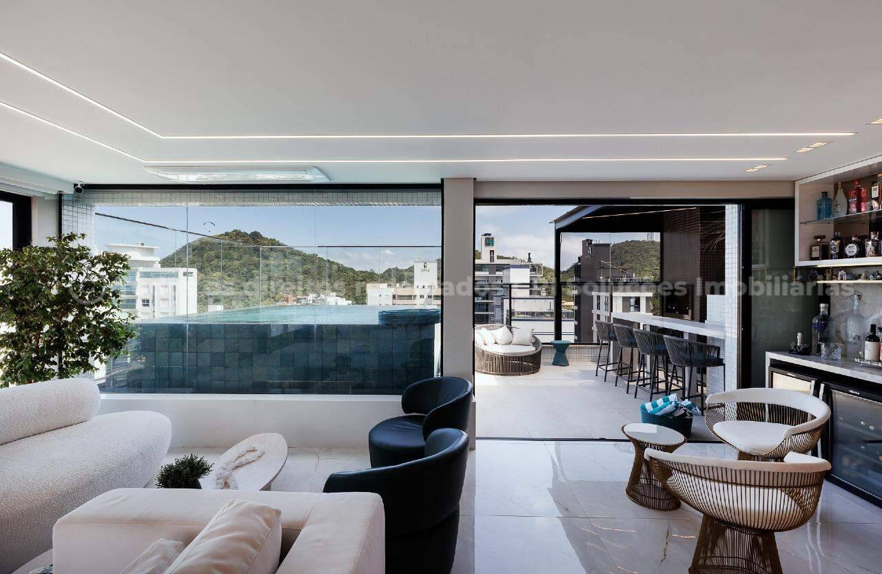 Foto do imóvel Cobertura no Edifício Brava Palace em Itajaí – 4 suítes, piscina privativa e vista para o mar