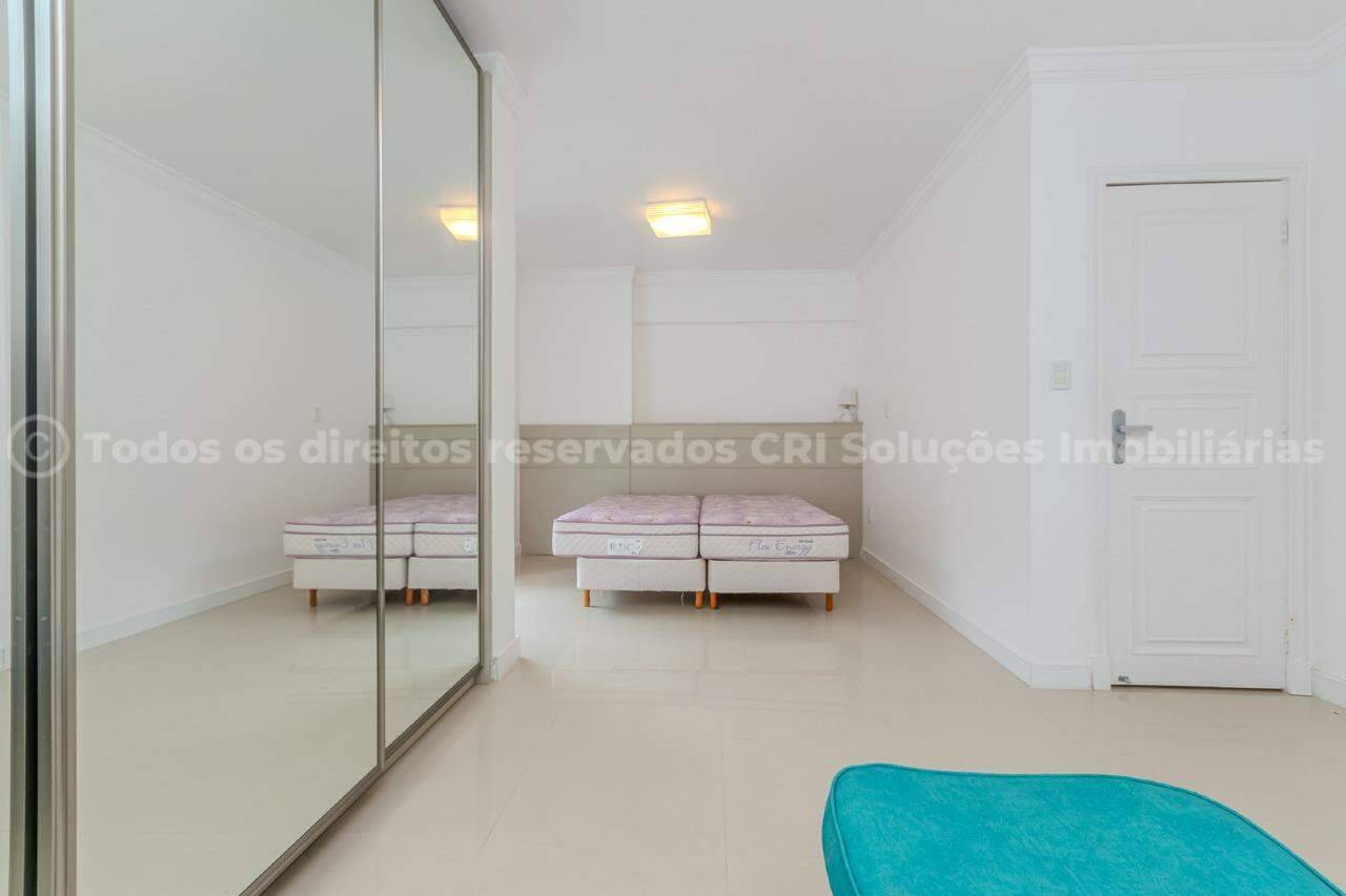 Foto do imóvel Apartamento Mobiliado Vista Mar á venda com 03 dormitórios no Edifício Torre de San Francisco na Barra Sul