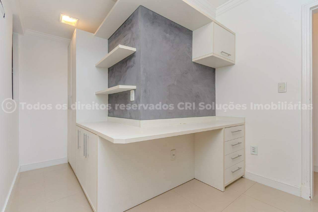 Foto do imóvel Apartamento Mobiliado Vista Mar á venda com 03 dormitórios no Edifício Torre de San Francisco na Barra Sul