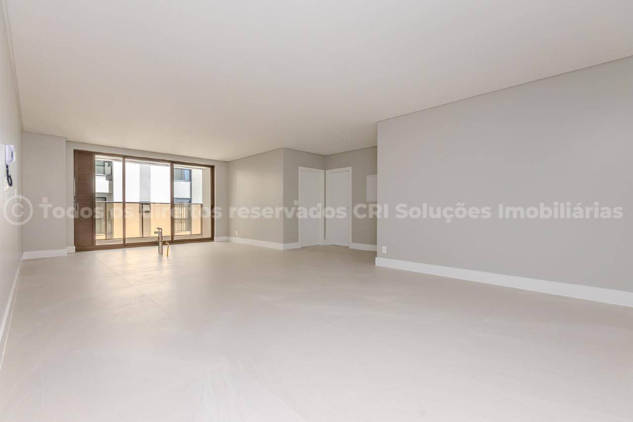 Apartamento no Edifício Ocean Wind com 03 suítes na Praia Brava em Itajaí.