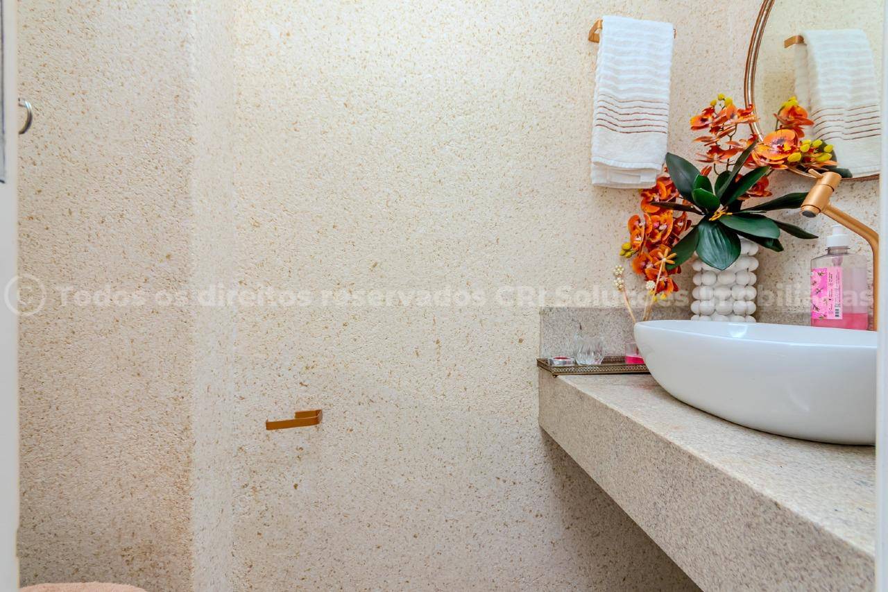 Foto do imóvel Apartamento à venda com 2 suítes e 1 vaga de garagem na famosa Avenida Atlântica, no centro de Balneário Camboriú.
