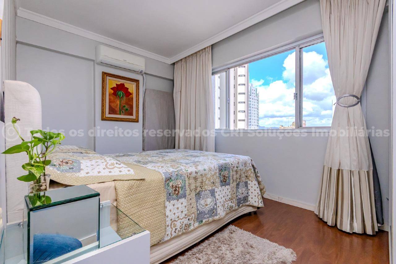 Foto do imóvel Apartamento à venda com 2 suítes e 1 vaga de garagem na famosa Avenida Atlântica, no centro de Balneário Camboriú.