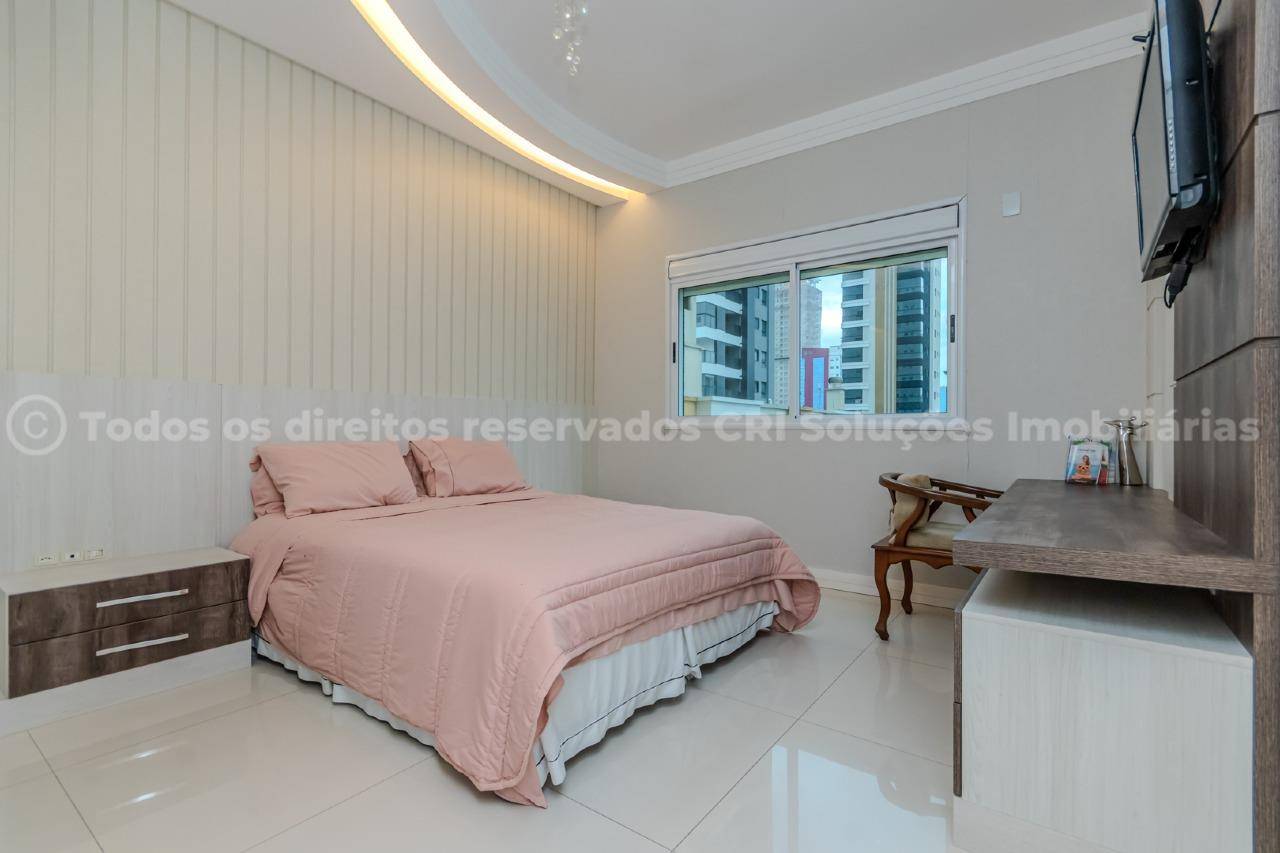 Foto do imóvel Apartamento 5 Suítes no Edifício Imperial Palace Meia Praia Itapema