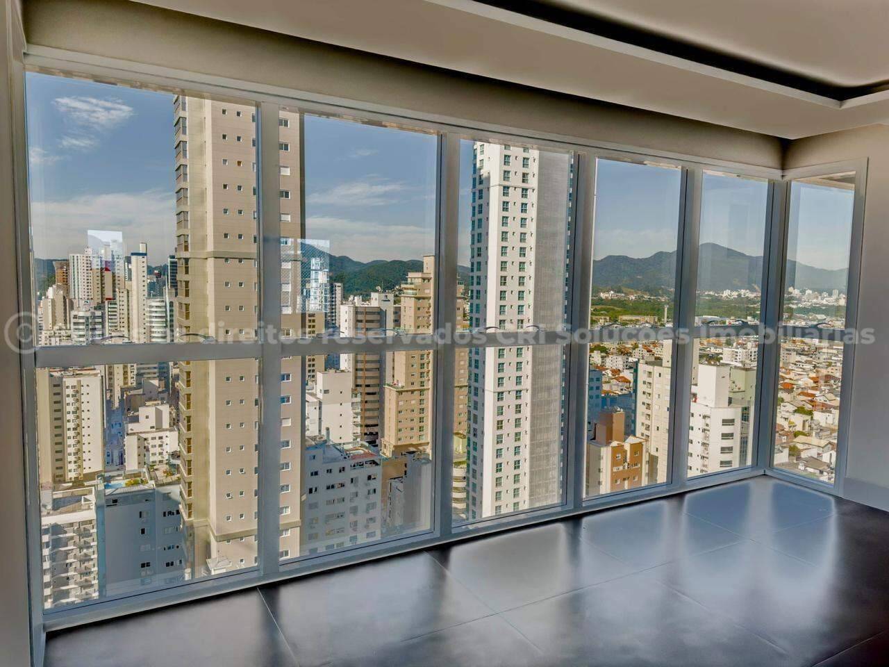 Apartamento à venda com 3 suítes amplas no Exuberance Residence no Centro de Balneário Camboriú