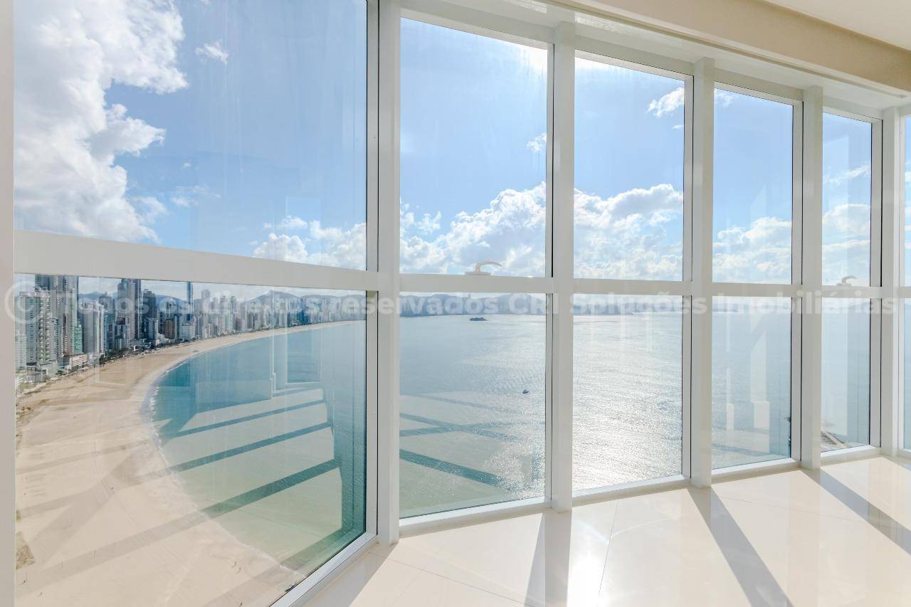 Foto do imóvel Apartamento alto-padrão à venda com 4 suítes e 4 vagas de garagem no Ibiza Towers na Barra Sul de Balneário Camboriú.