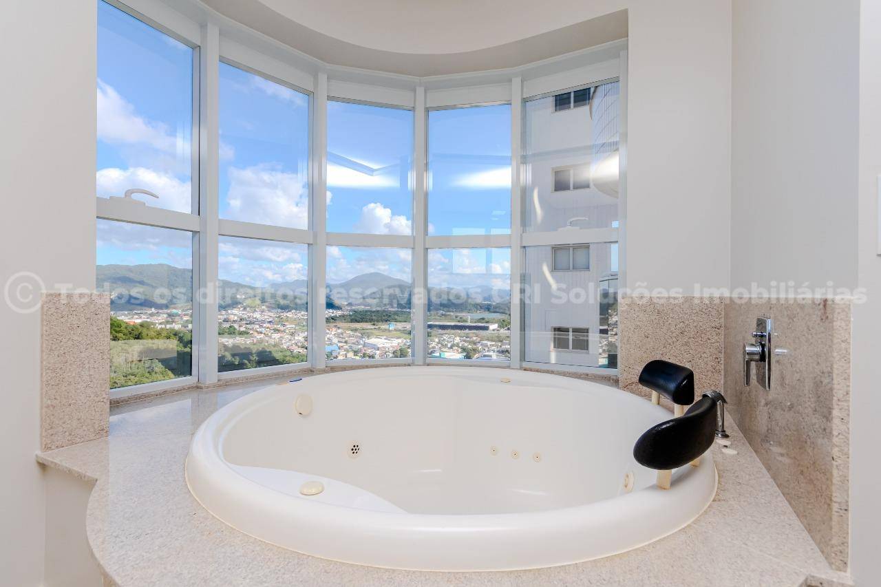Foto do imóvel Apartamento alto-padrão à venda com 4 suítes e 4 vagas de garagem no Ibiza Towers na Barra Sul de Balneário Camboriú.