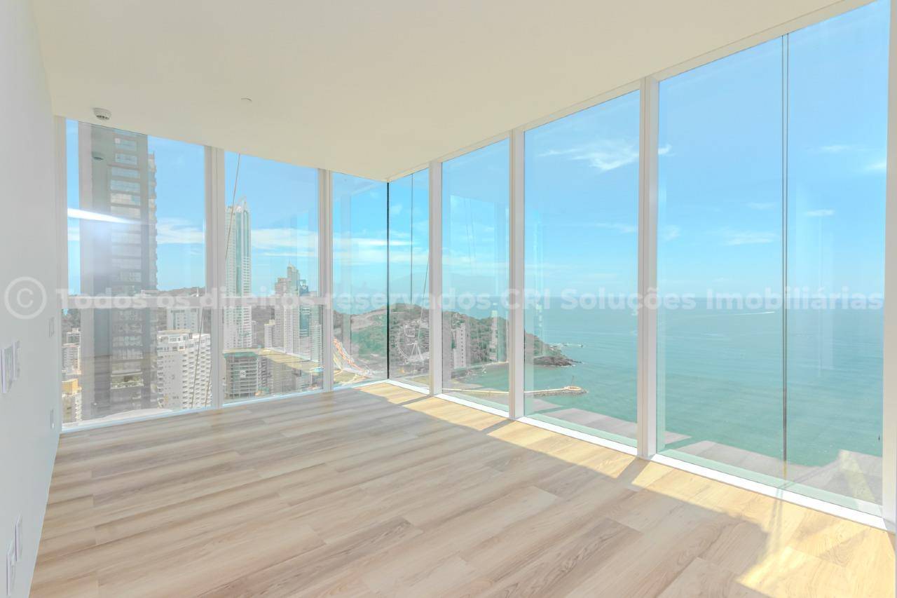 Foto do imóvel Apartamento frente-mar à venda com 4 suítes, 4 vagas de garagem e vista para a FG Big Wheel, no Boreal Tower, na Barra Norte de Balneário Camboriú