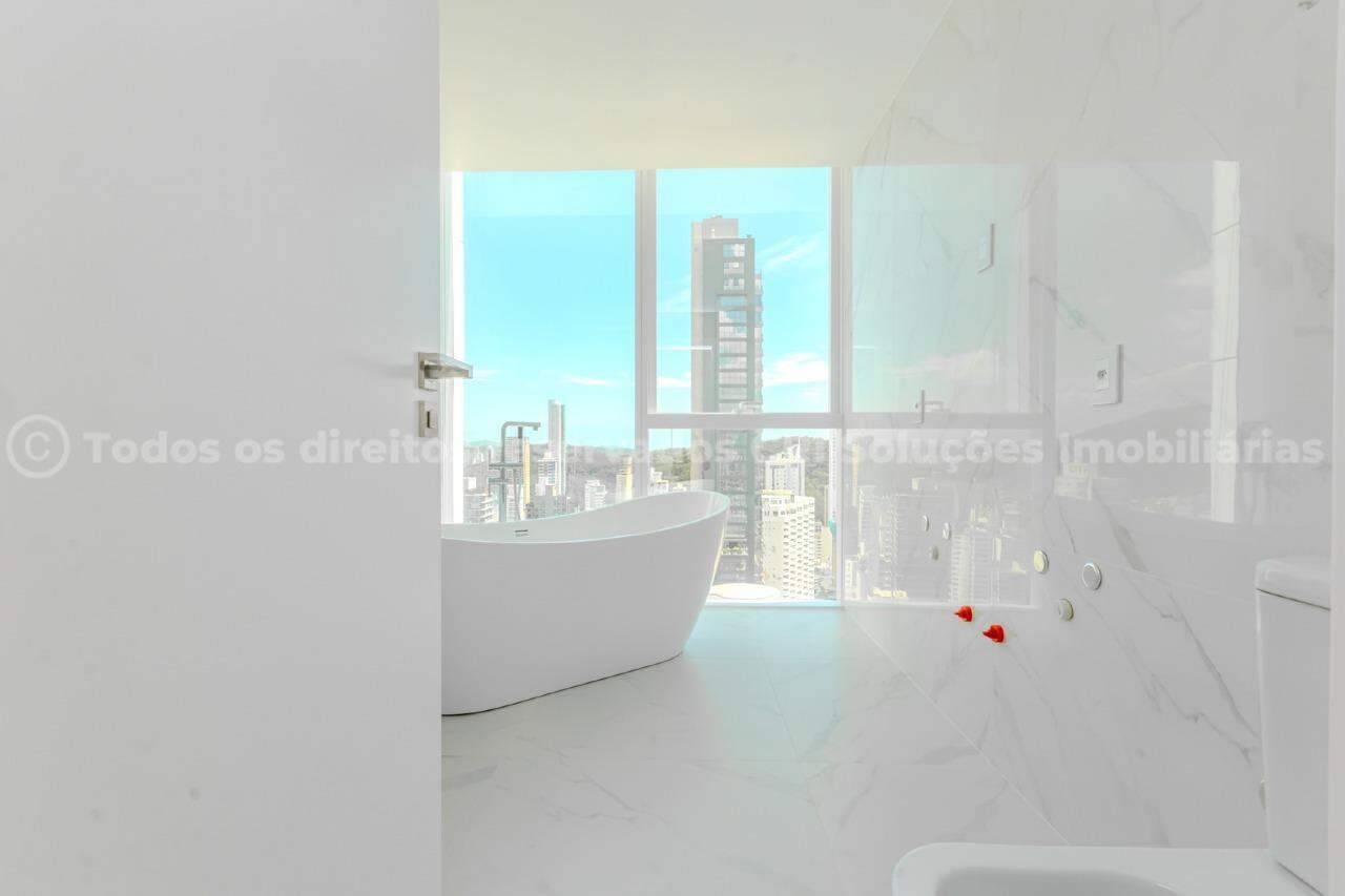 Foto do imóvel Apartamento frente-mar à venda com 4 suítes, 4 vagas de garagem e vista para a FG Big Wheel, no Boreal Tower, na Barra Norte de Balneário Camboriú