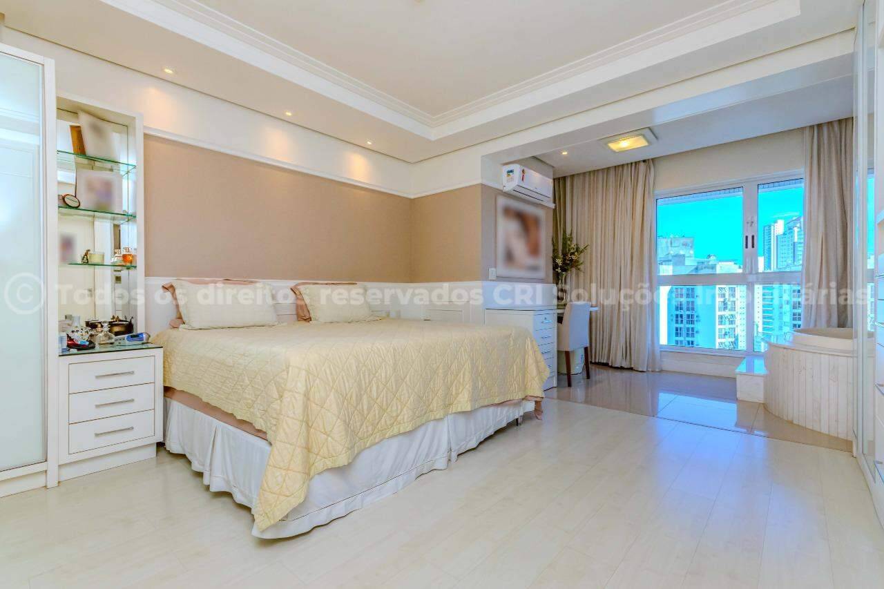 Foto do imóvel Apartamento mobiliado alto padrão à venda com 3 suítes e 3 vagas de garagem no Edifício Residencial Vermont, no centro de Balneário Camboriú.