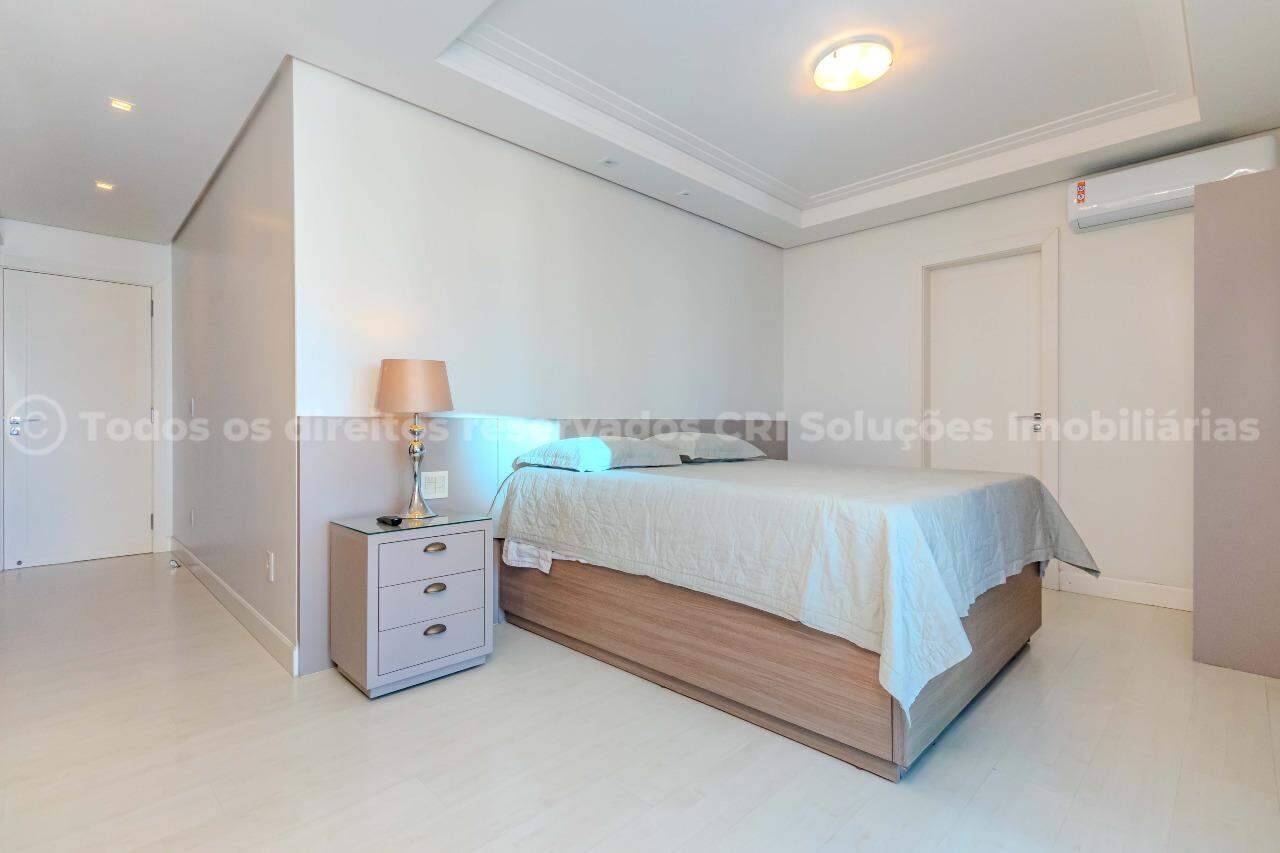 Foto do imóvel Apartamento mobiliado alto padrão à venda com 3 suítes e 3 vagas de garagem no Edifício Residencial Vermont, no centro de Balneário Camboriú.