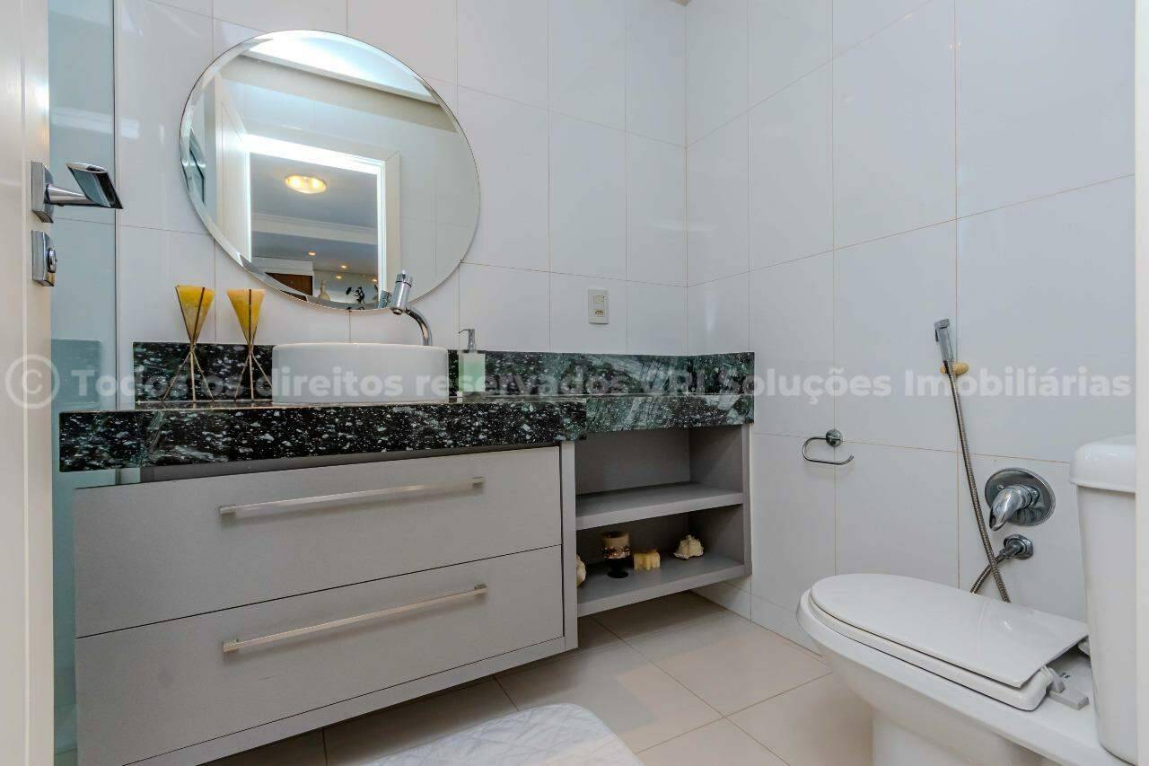 Foto do imóvel Apartamento mobiliado alto padrão à venda com 3 suítes e 3 vagas de garagem no Edifício Residencial Vermont, no centro de Balneário Camboriú.