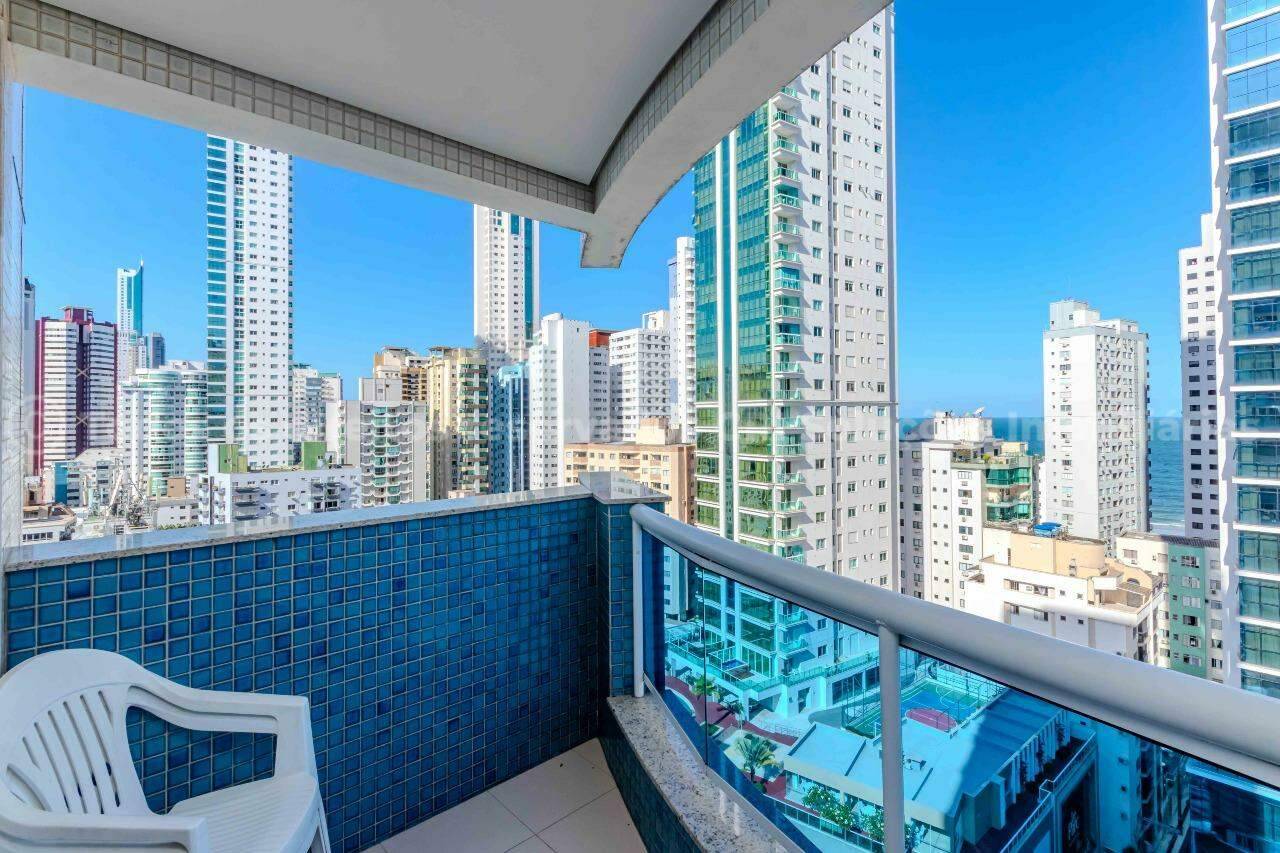 Foto do imóvel Apartamento mobiliado alto padrão à venda com 3 suítes e 3 vagas de garagem no Edifício Residencial Vermont, no centro de Balneário Camboriú.