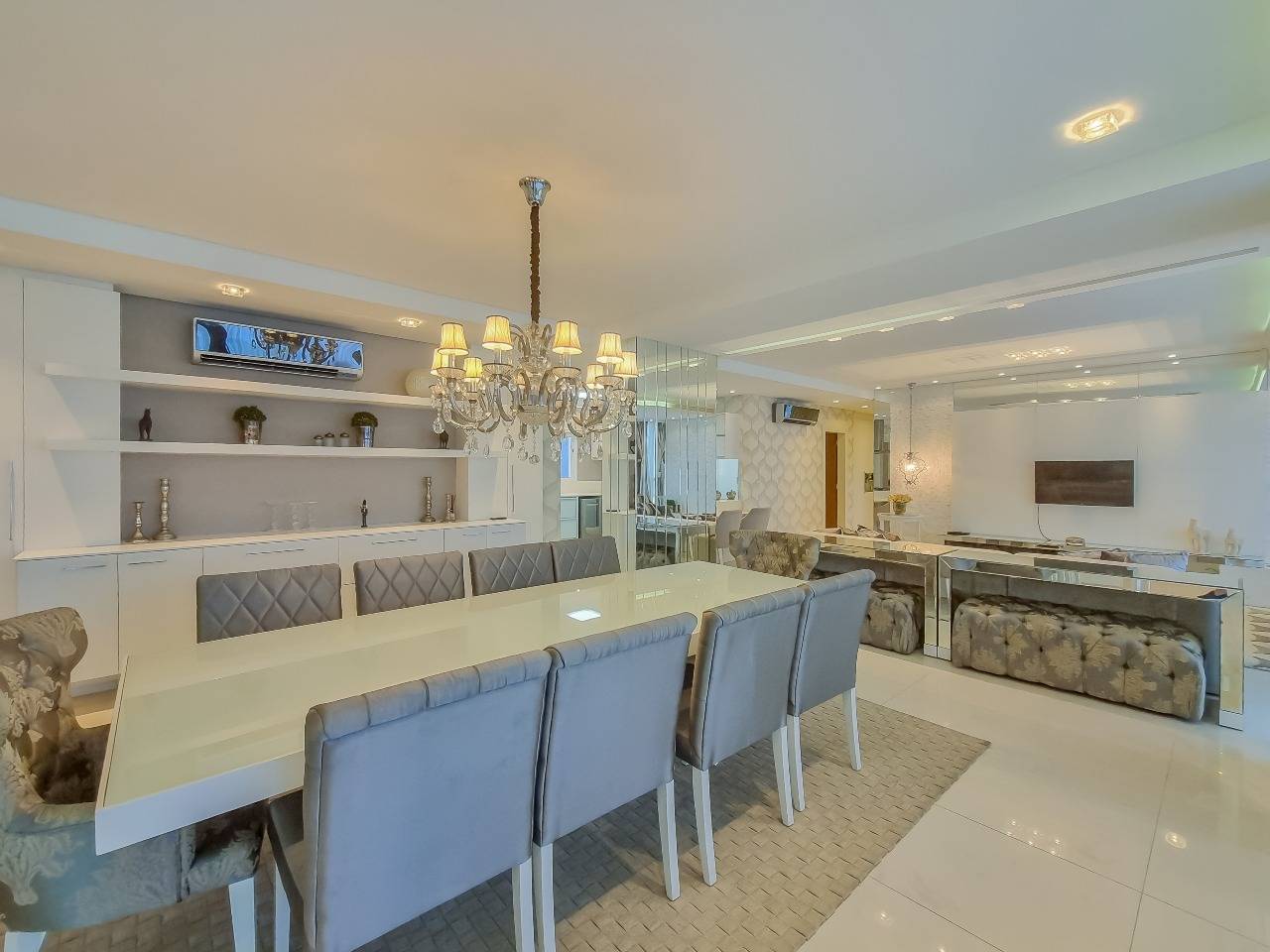 Foto do imóvel Apartamento mobiliado de 220m² no Marina Beach Tower com 4 suítes e marina exclusiva – Balneário Camboriú